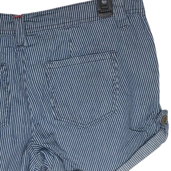 I Love H81 Denim Shorts Womens 29 Blue White Pinstripe Cuffed Roll Hem Pleated - Picture 9 of 13